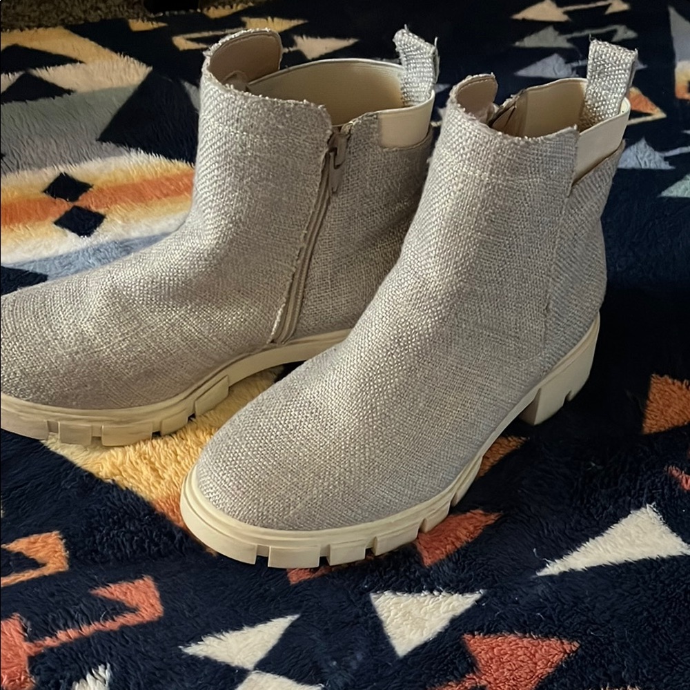 Stylish Women's Gray Ankle Boots